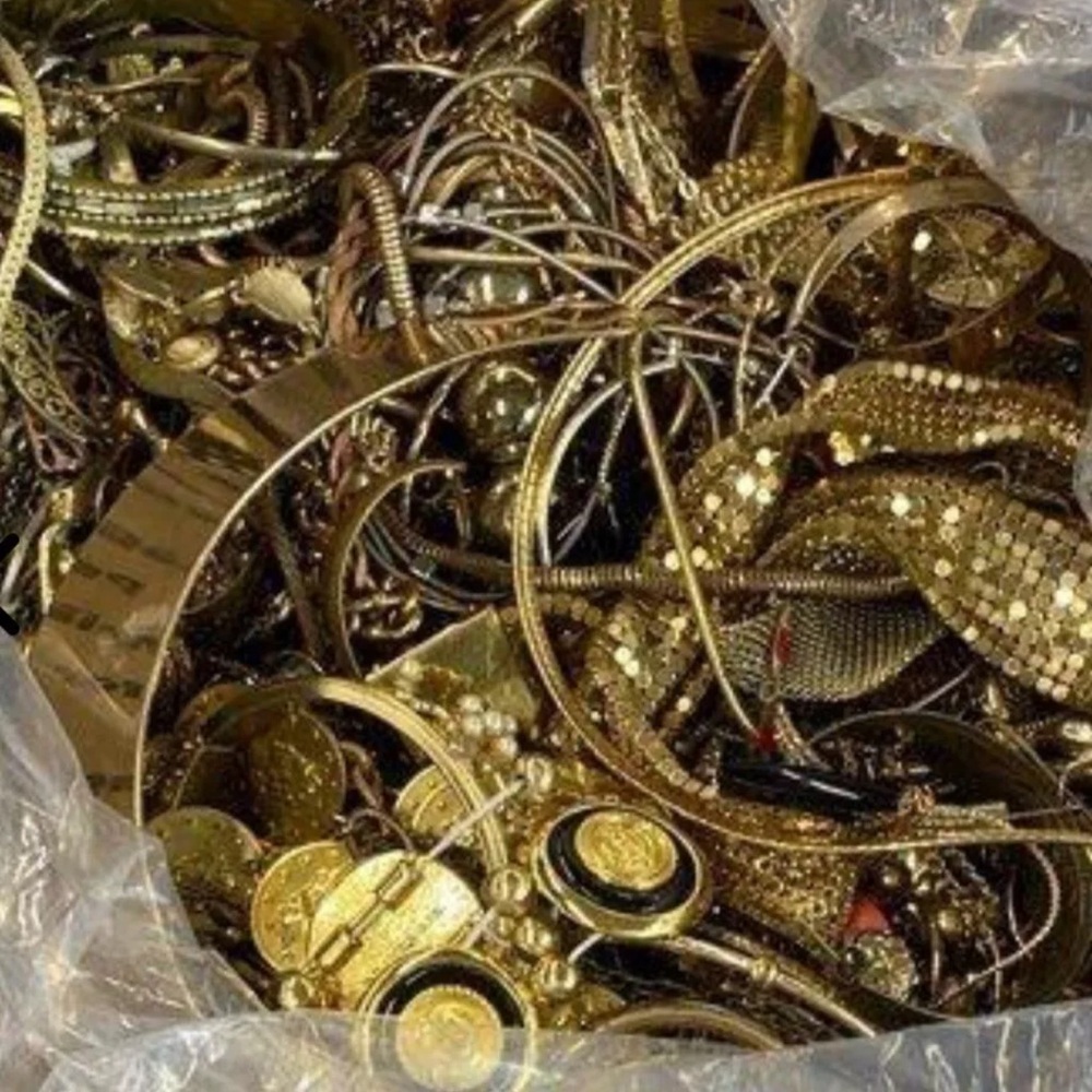 ⚜️ 2 LB Jewelry Lot – Gold, Silver, Vintage & Statement Glam Galore! ⚜️